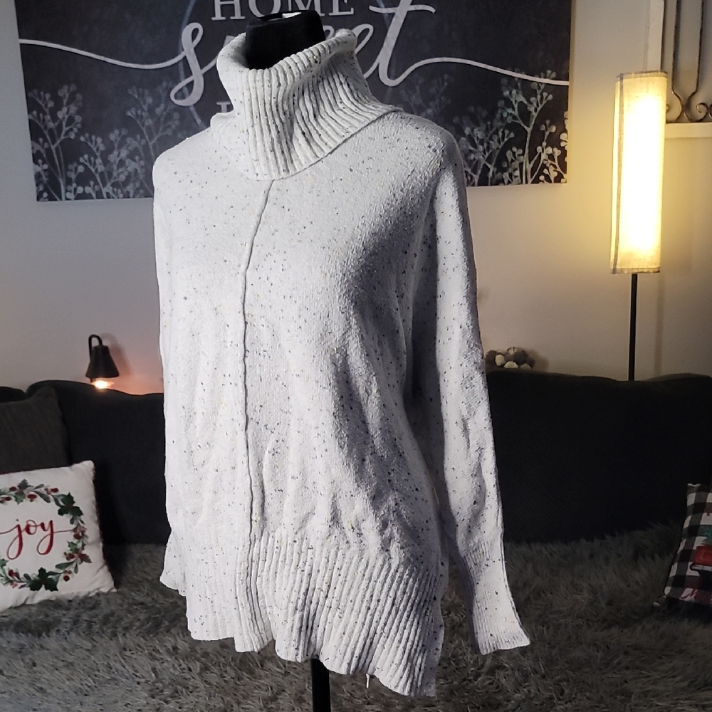 🐡 Jessica Simpson Speckled White Turtleneck Sweater